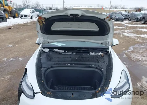 2021 Tesla Model Y Long Range Dual Motor All-Wheel Drive z USA, uszkodzony, nr VIN 5YJYGDEE3MF199384